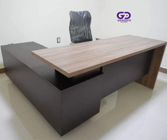 Falcon Manager Desk