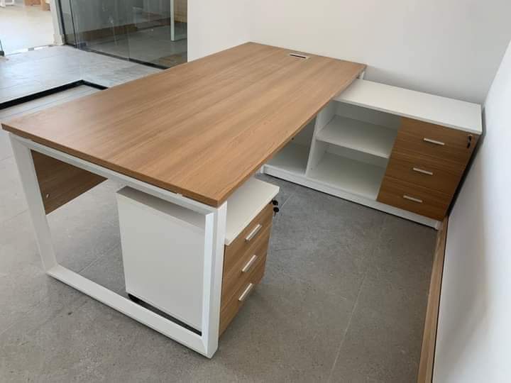 VisionPro Manager Desk