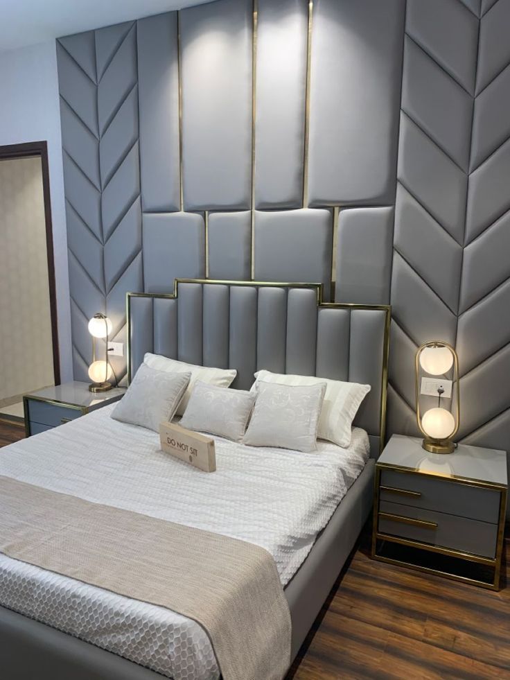 Muse Gray Bed Wall