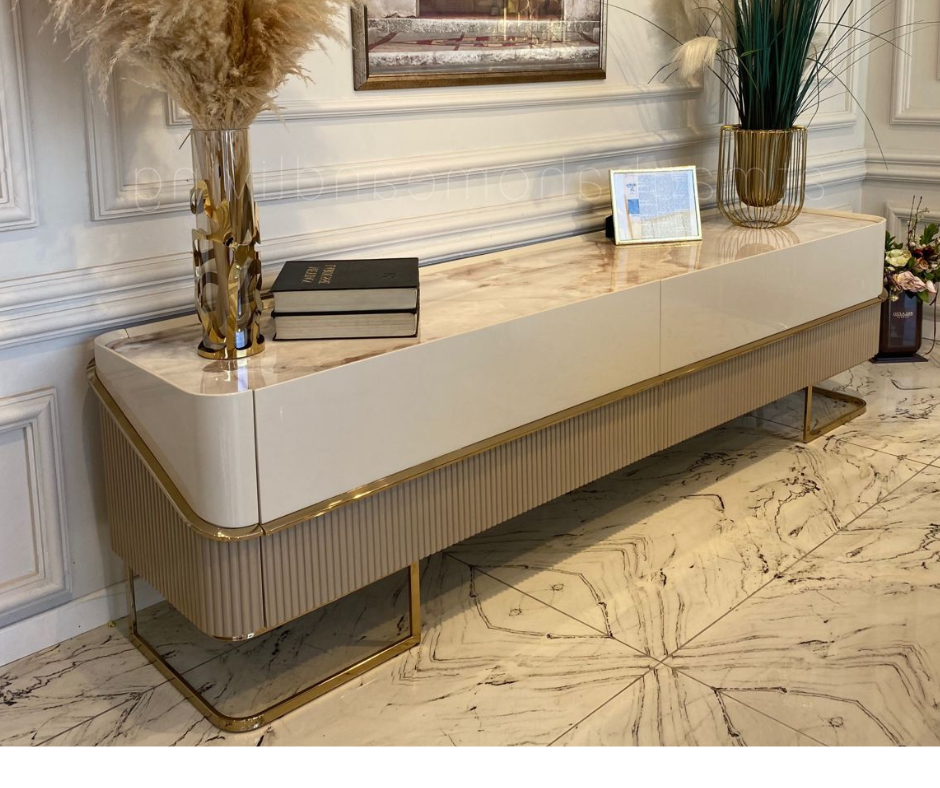 Avers Credenza